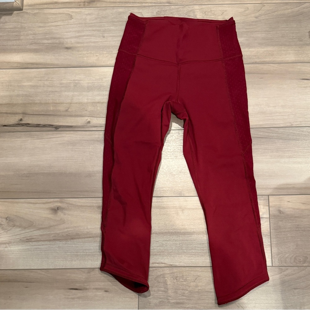 Lululemon Red Cropped Leggings. Women’s 6.